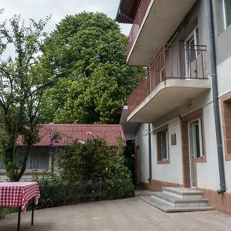 Casa Din Gradina *